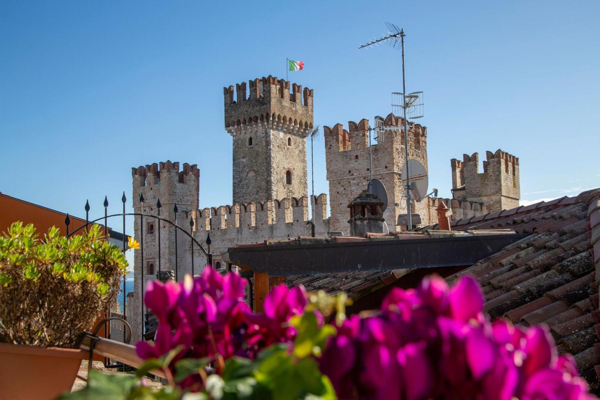 Sirmione4U - Domus By The Castle Lägenhet Exteriör bild